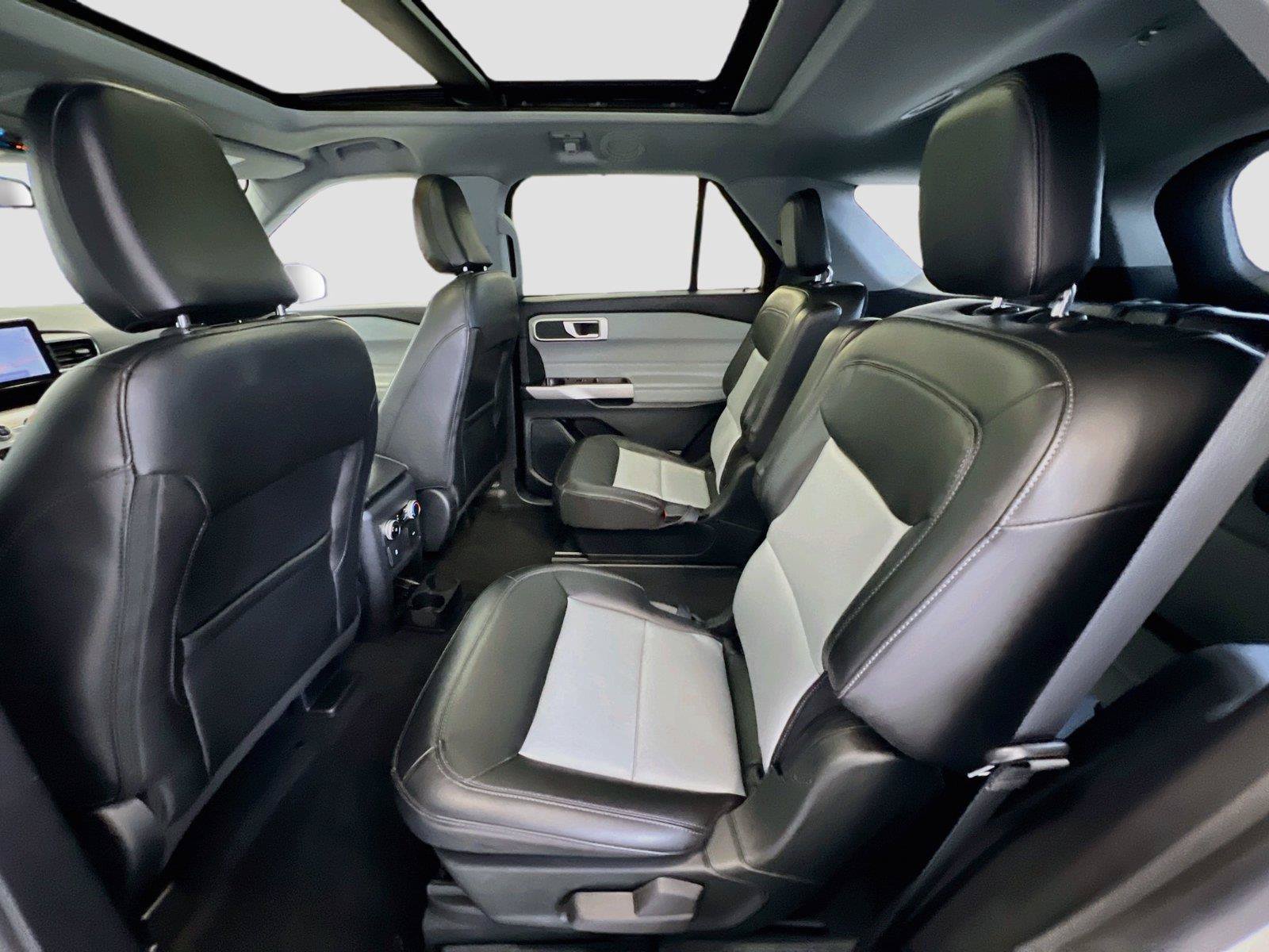 Used 2022 Ford Explorer XLT w/ XLT Sport Appearance Package AWD/4WD image 24