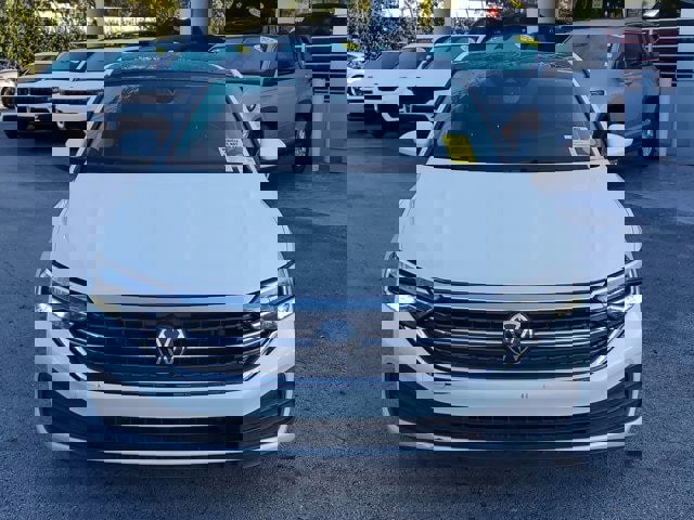 Used 2023 Volkswagen Jetta SE w/ Panoramic Sunroof Package image 2