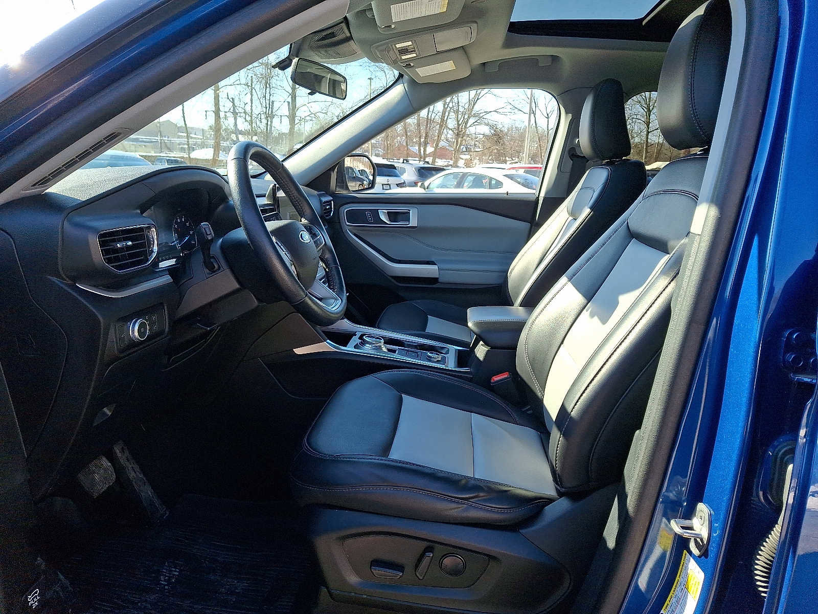 Used 2022 Ford Explorer XLT w/ Equipment Group 202A image 15