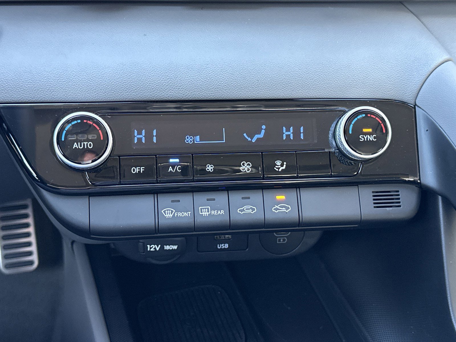 Certified 2025 Hyundai Elantra Sport image 24