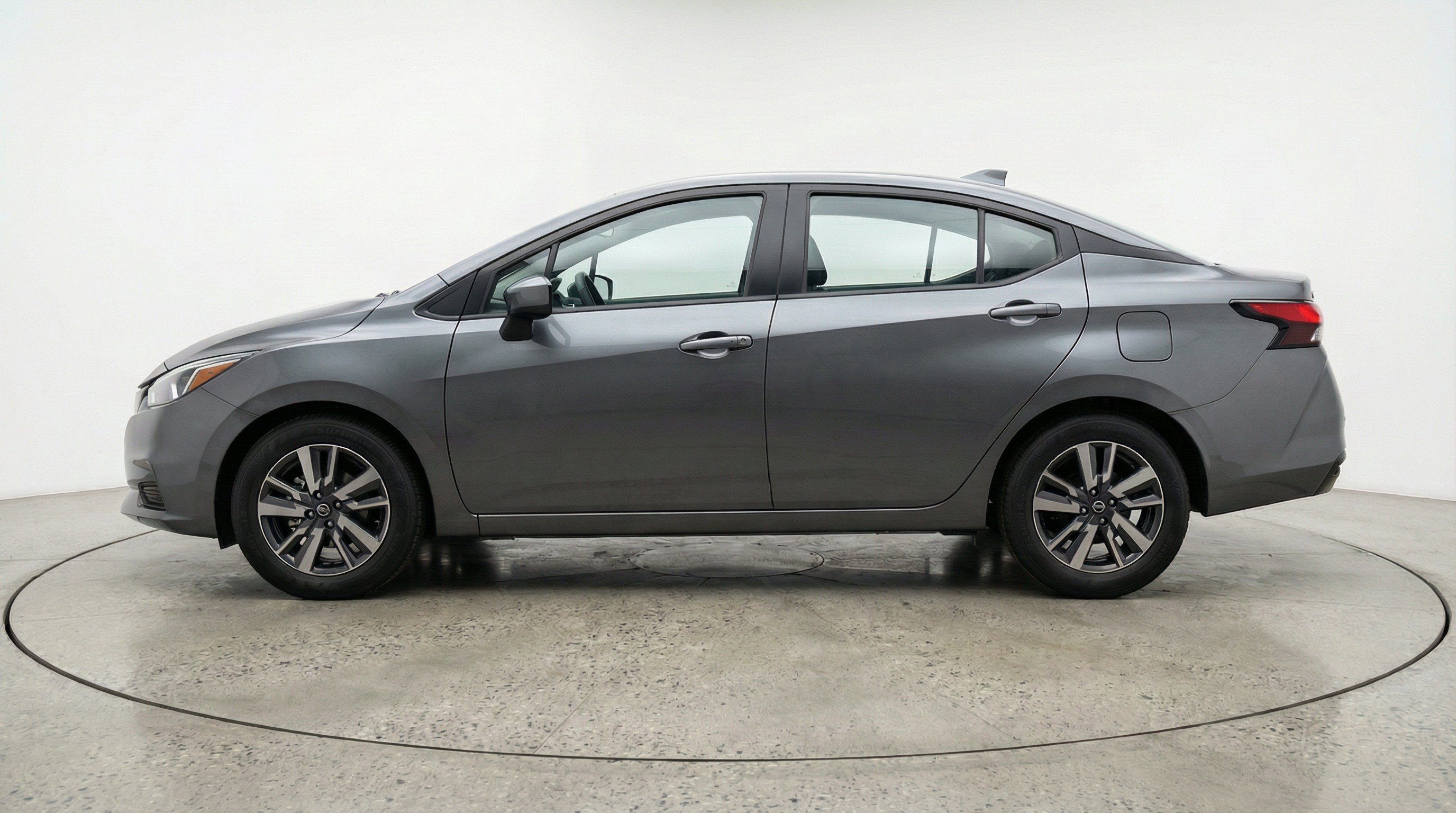 Used 2025 Nissan Versa SV FWD image 5