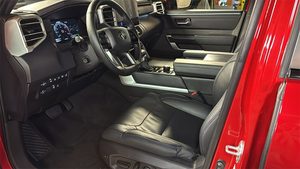 Used 2025 Toyota Sequoia Platinum image 29