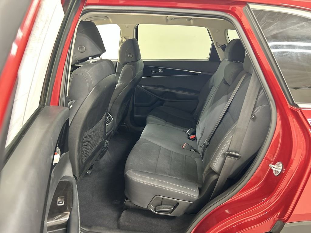 Used 2017 Kia Sorento LX AWD/4WD image 19