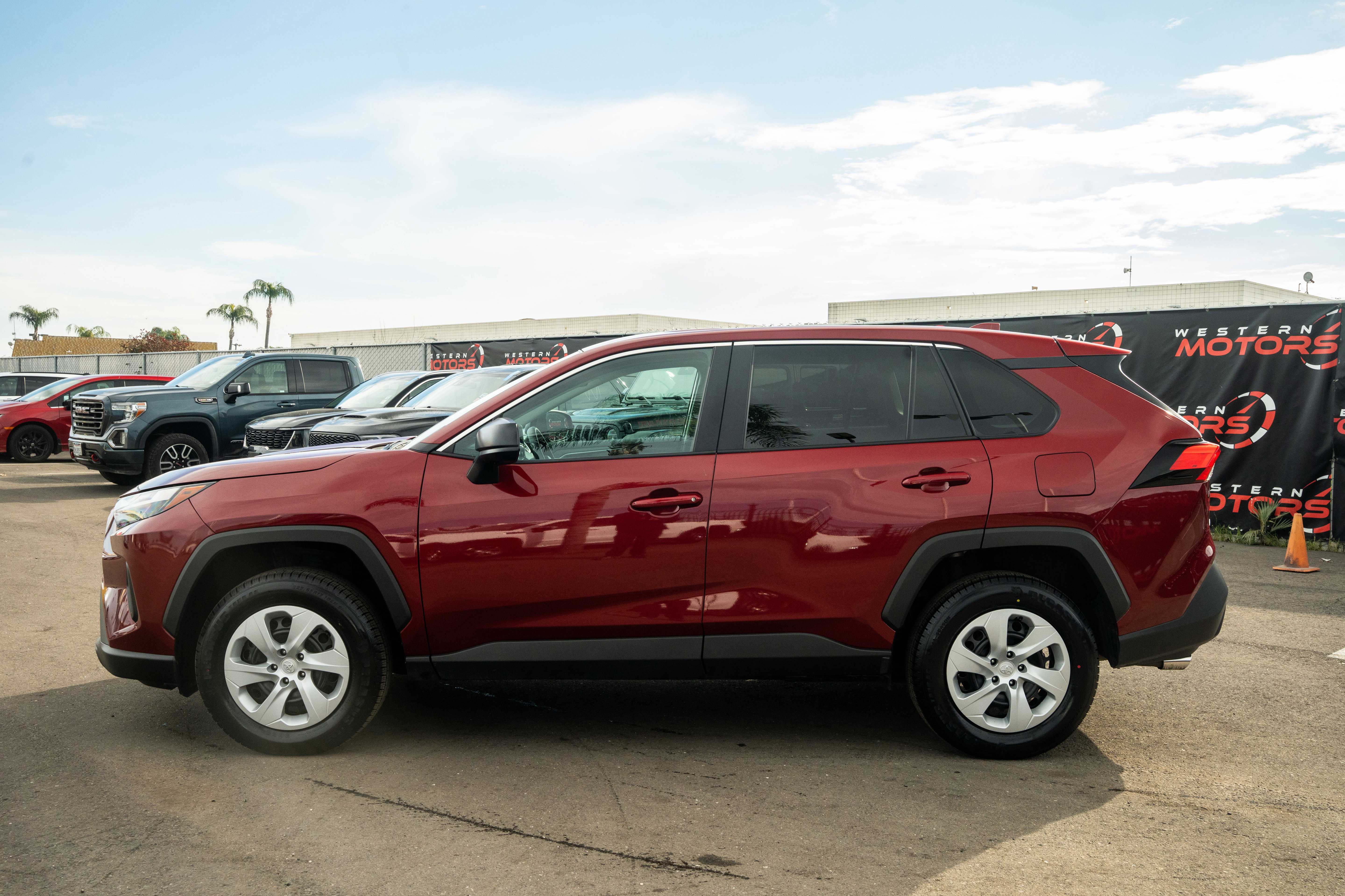 Used 2024 Toyota RAV4 LE image 7