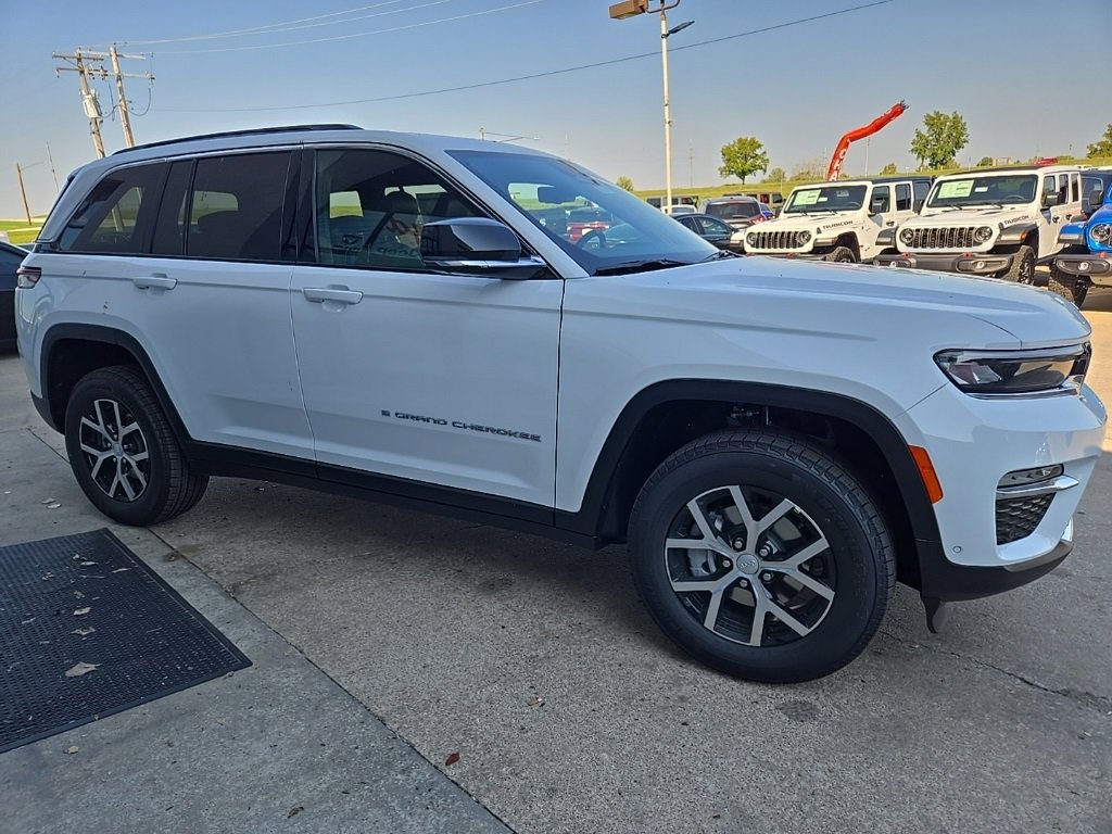 New 2025 Jeep Grand Cherokee Limited w/ Luxury Tech Group II image 11