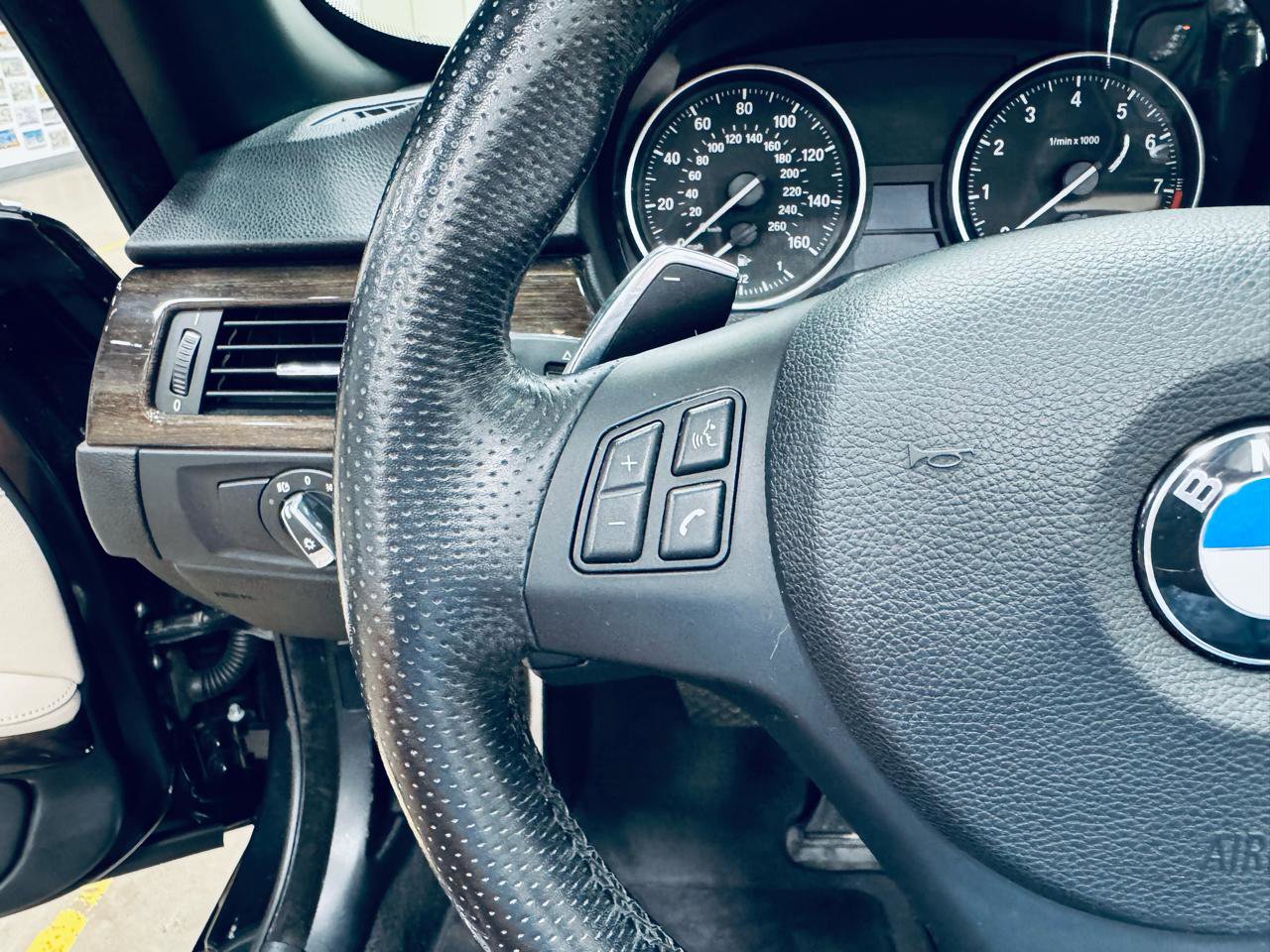 Used 2013 BMW 335i Convertible image 36