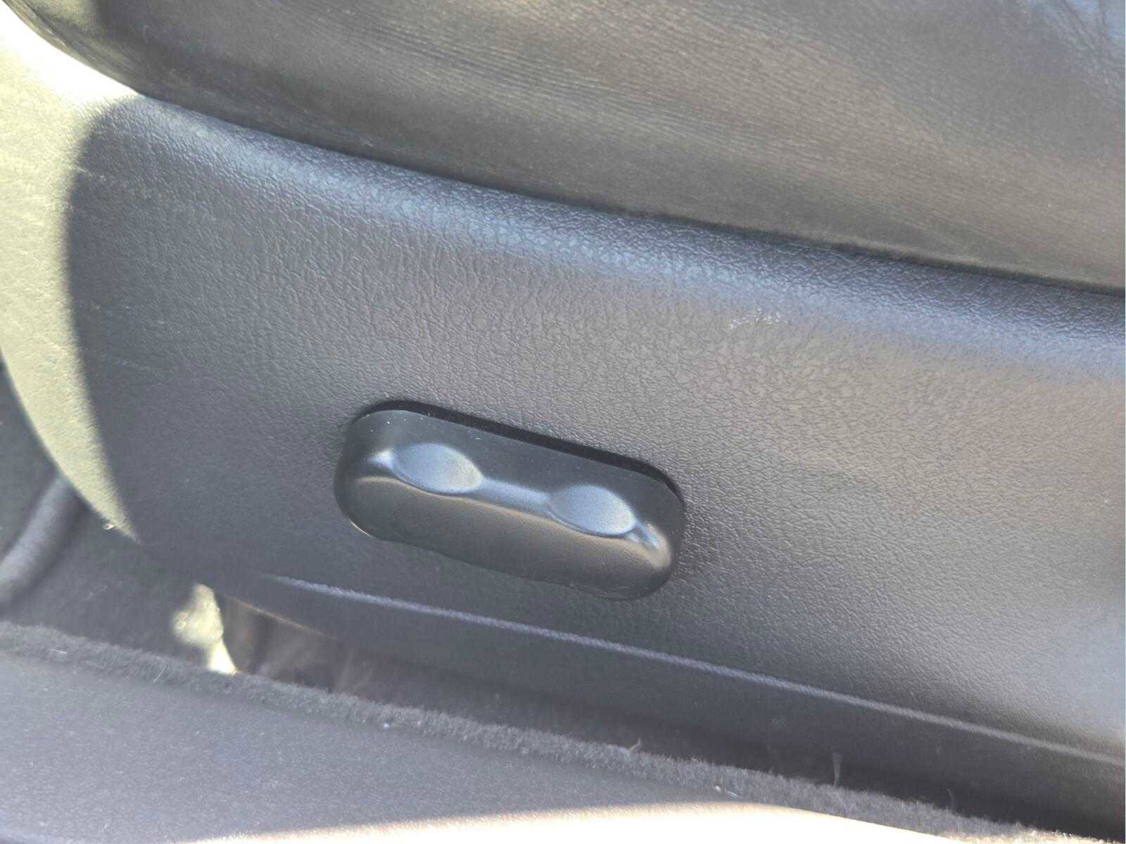 Used 2002 Ford Thunderbird Deluxe image 18