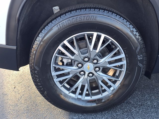 Used 2025 Chevrolet Traverse LT FWD image 13