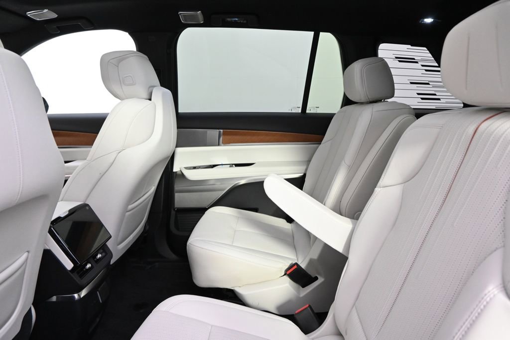 New 2026 Cadillac Vistiq Sport w/ LPO, Floor Liner Package image 20