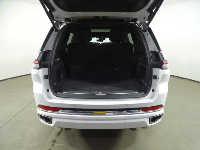 Used 2021 Jeep Grand Cherokee L Overland w/ Luxury Tech Group IV image 17