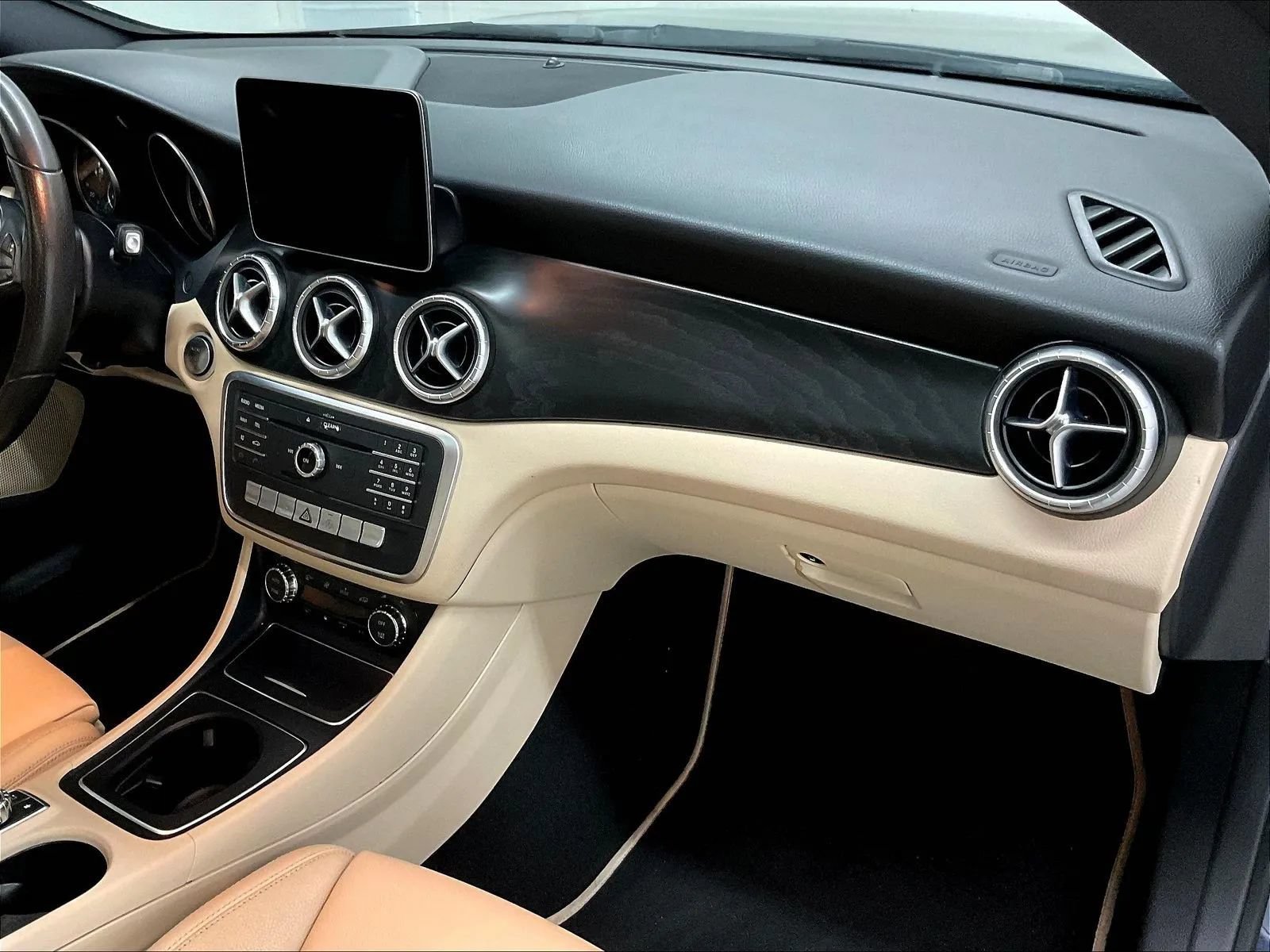 Used 2017 Mercedes-Benz CLA 250 image 12