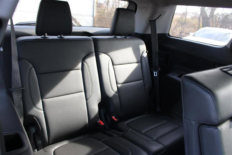 Used 2023 GMC Acadia SLT image 16