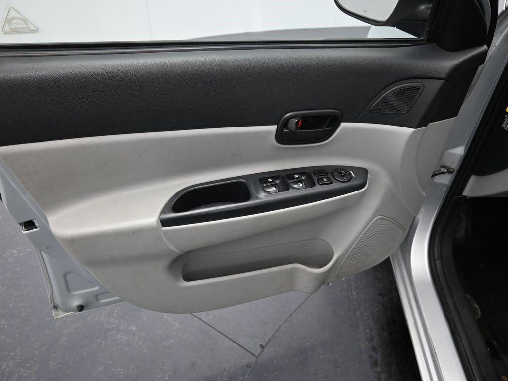 Used 2010 Hyundai Accent GLS w/ Premium Pkg 4 image 9