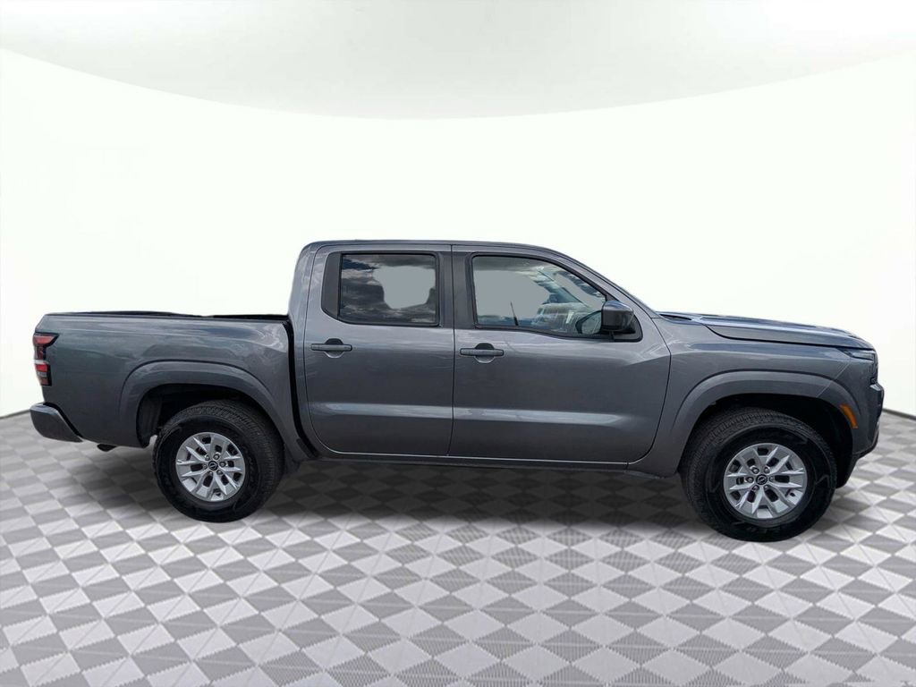Used 2024 Nissan Frontier SV image 2
