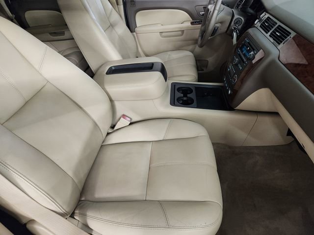 Used 2013 Chevrolet Tahoe LT w/ Luxury Package RWD image 3