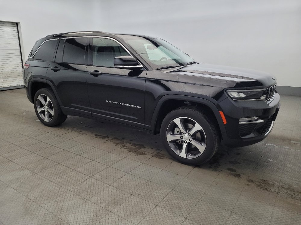 Used 2023 Jeep Grand Cherokee Limited w/ Luxury Tech Group II AWD/4WD image 11