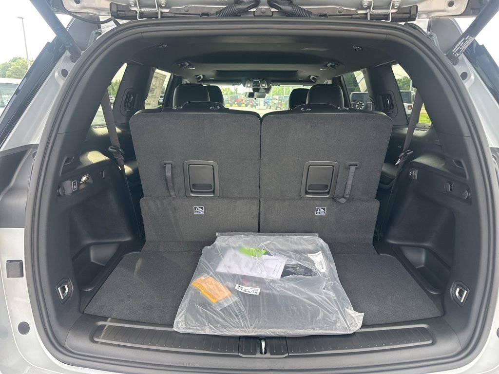 New 2025 Jeep Grand Cherokee L Altitude image 9