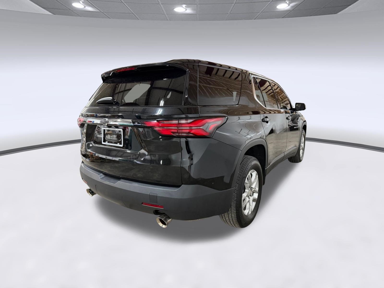 Used 2023 Chevrolet Traverse LS w/ Safety Package AWD/4WD image 7