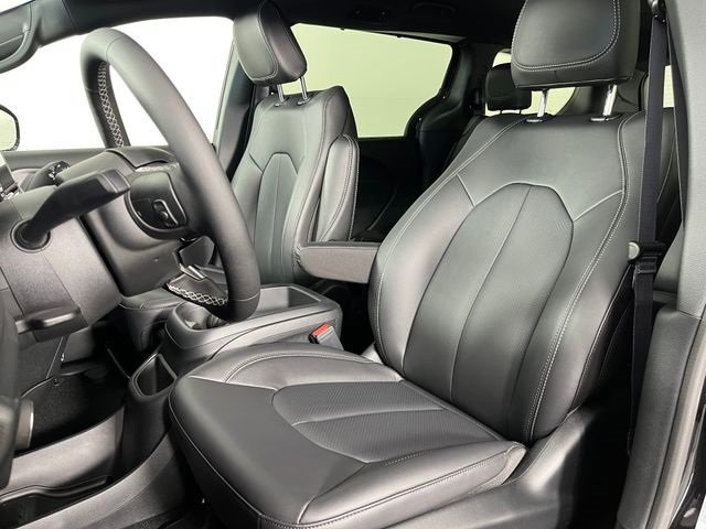 New 2026 Chrysler Pacifica Select image 6