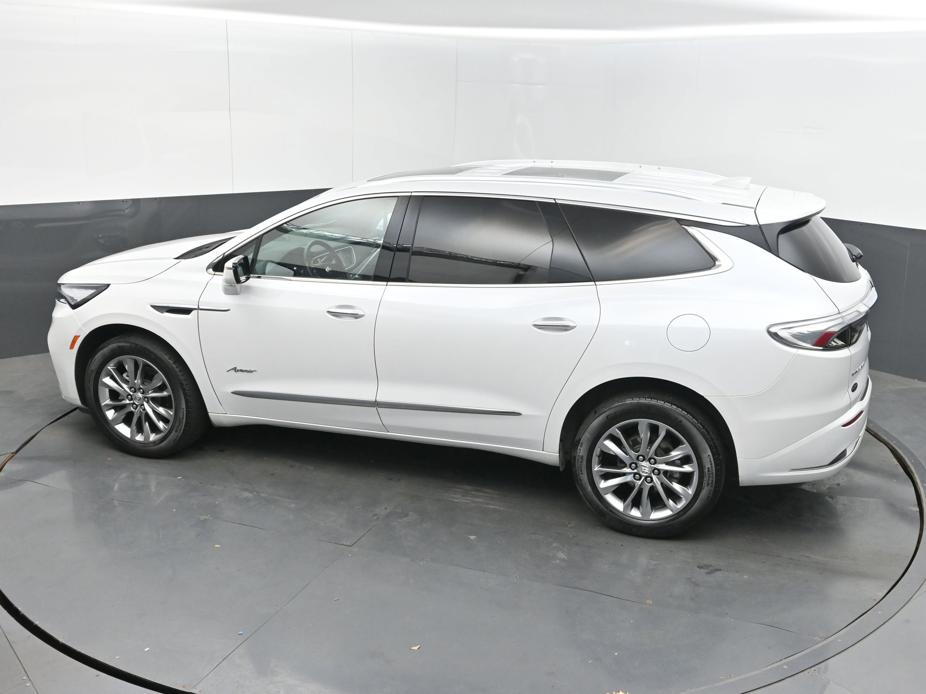 Used 2024 Buick Enclave Avenir FWD image 23