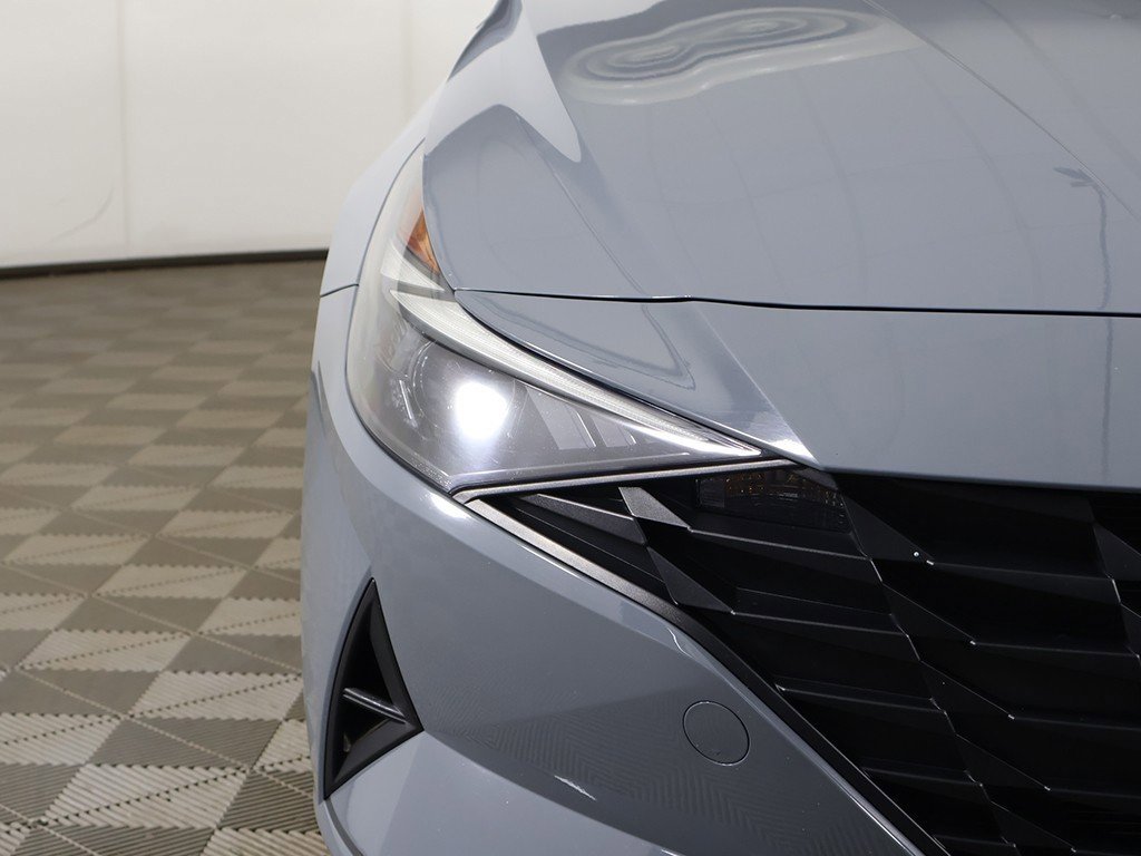 Used 2021 Hyundai Elantra SE image 12