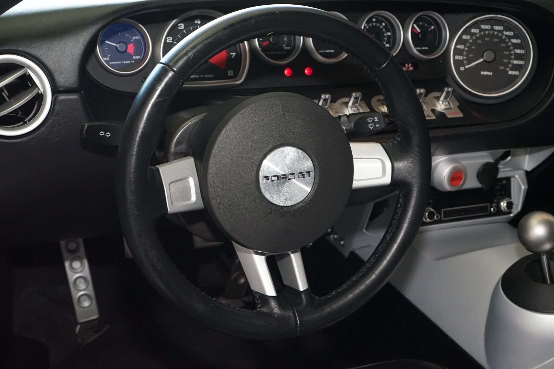 Used 2006 Ford GT RWD image 14
