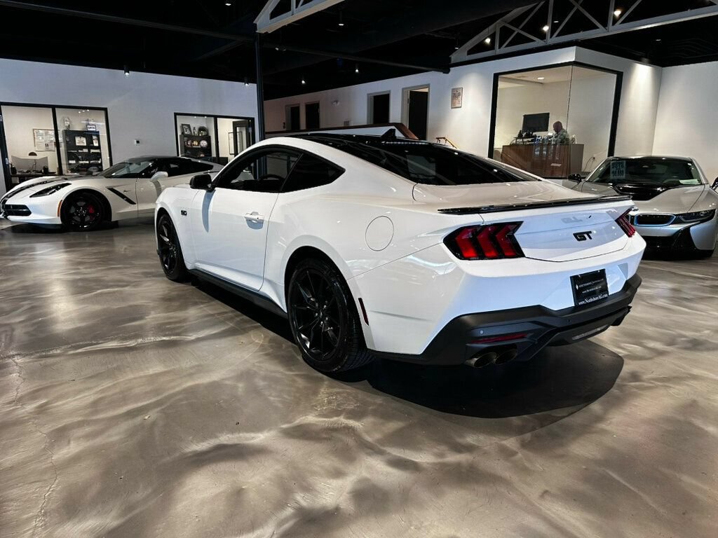 Used 2025 Ford Mustang GT Premium RWD image 3