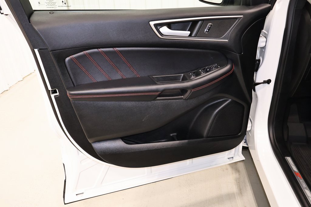 Certified 2023 Ford Edge ST-Line w/ Cargo Accessory Package image 11