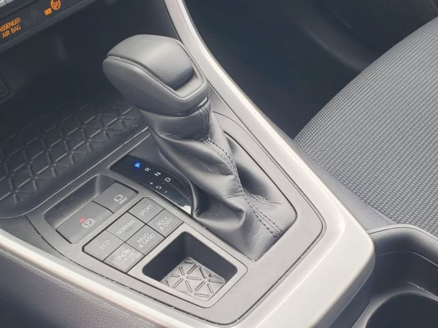 Used 2021 Toyota RAV4 LE AWD/4WD image 18