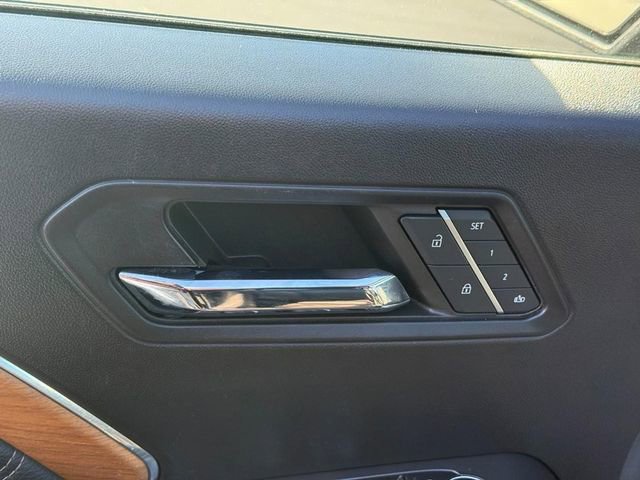 Used 2024 GMC Canyon Denali image 17