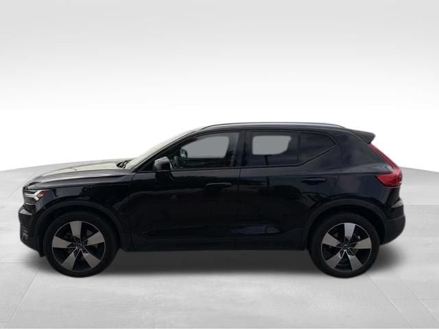 Used 2020 Volvo XC40 T5 Momentum w/ Protection Package Premier AWD/4WD image 3
