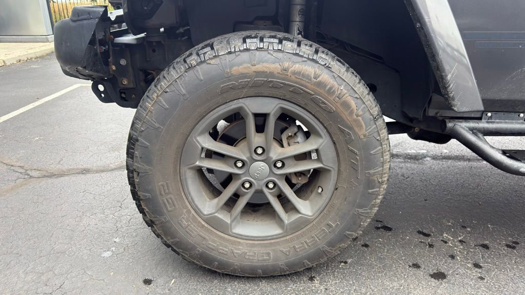 Used 2017 Jeep Wrangler Unlimited Sahara AWD/4WD image 7