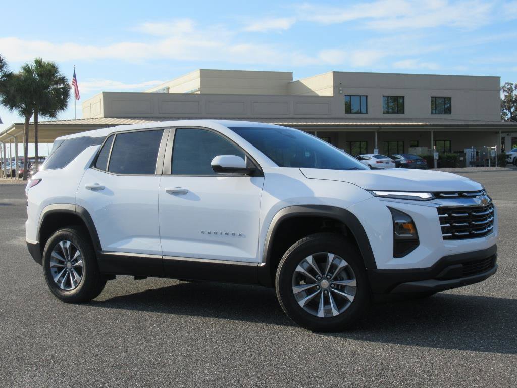 Used 2026 Chevrolet Equinox LT image 2