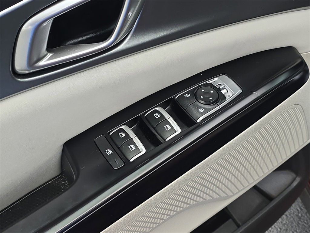 Used 2023 Kia Carnival LX image 19