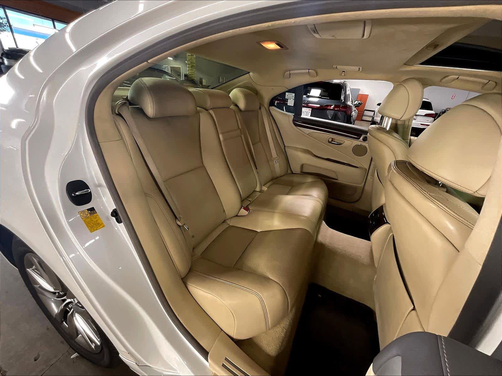 Used 2014 Lexus LS 460 w/ Comfort Package RWD image 29