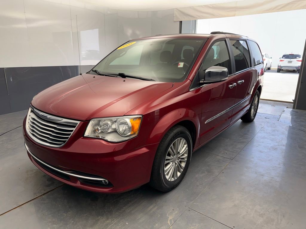 Used 2016 Chrysler Town & Country Touring-L image 9