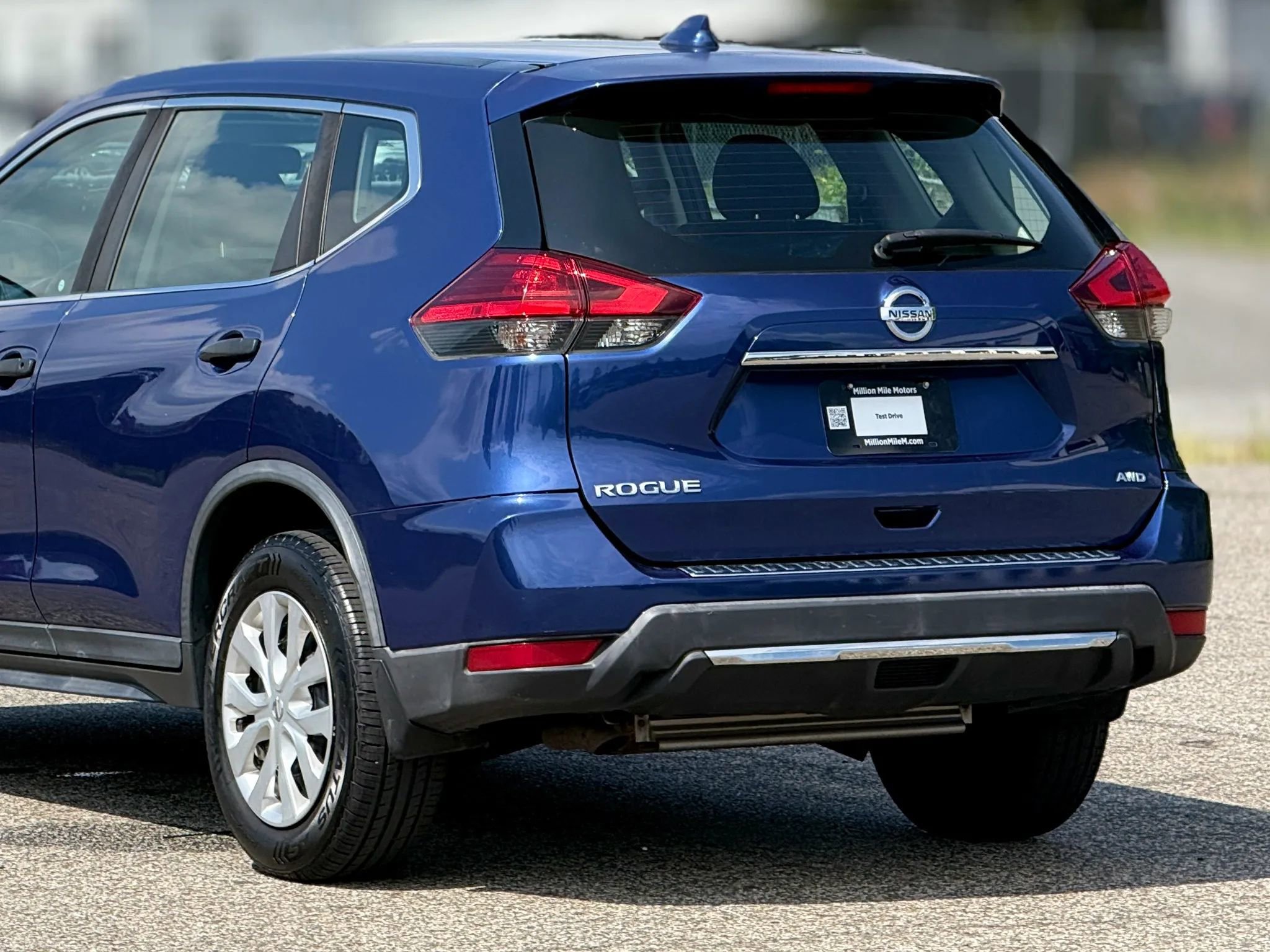 Used 2017 Nissan Rogue S AWD/4WD image 16