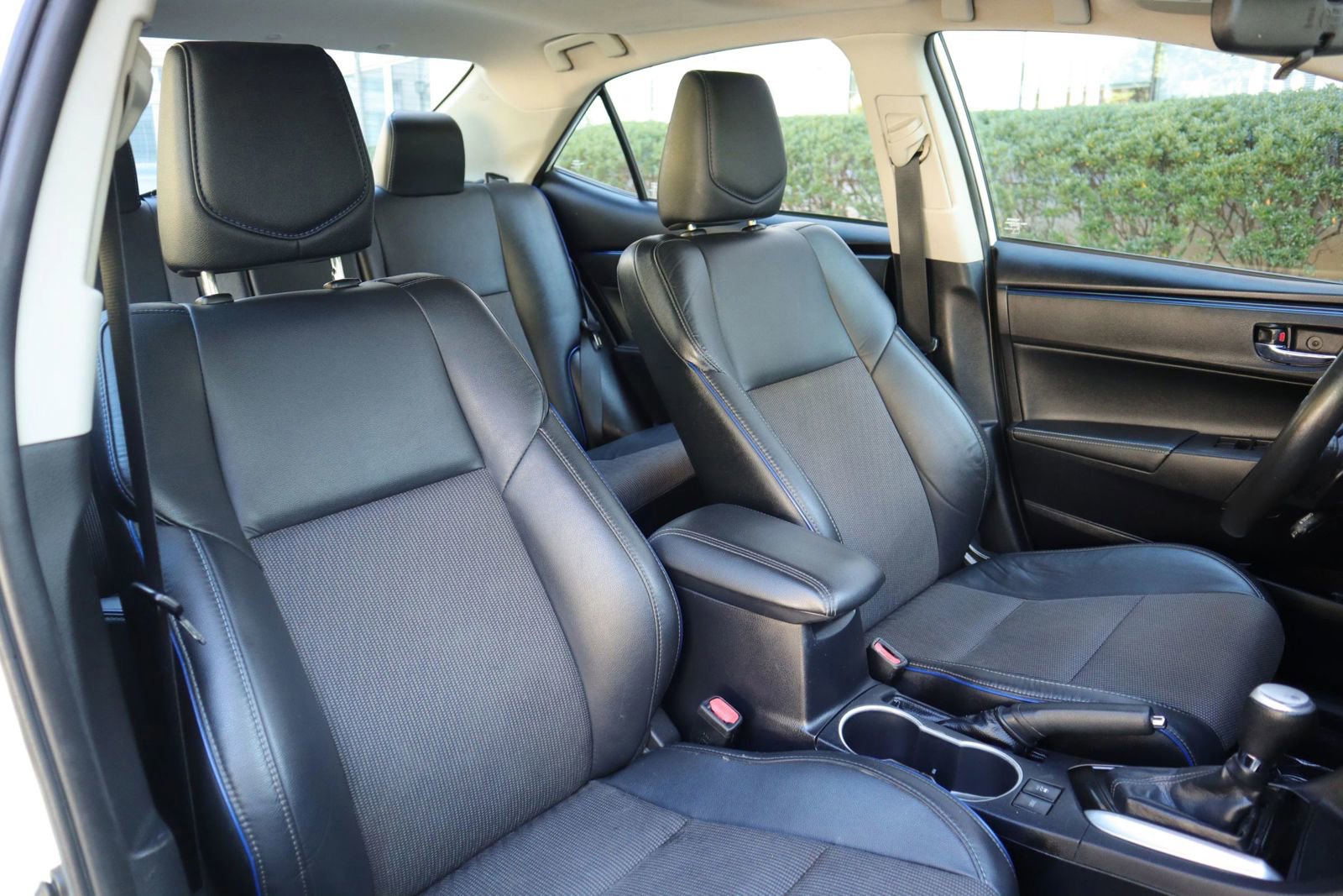 Used 2018 Toyota Corolla SE w/ SE Premium Package FWD image 30