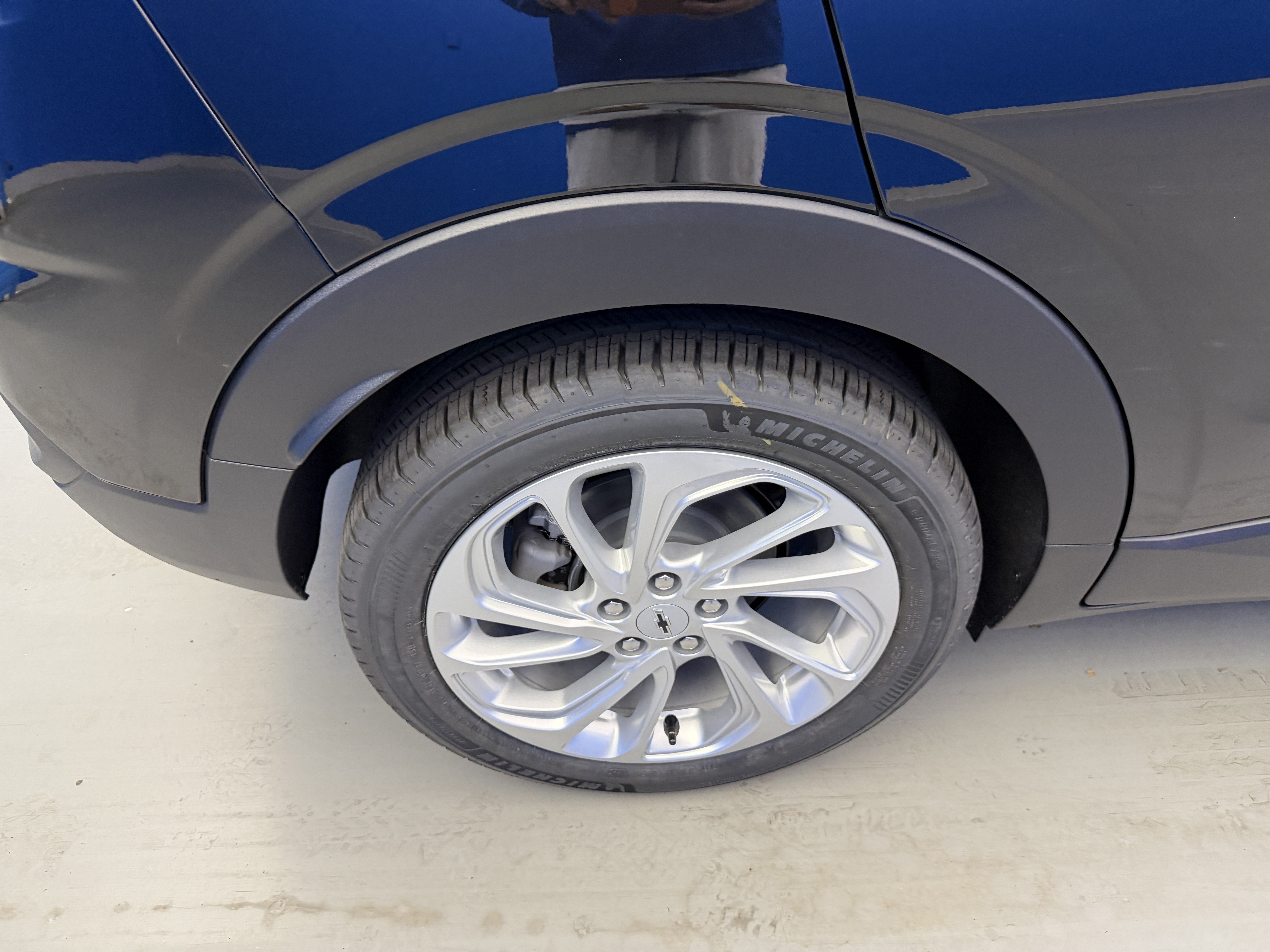 New 2027 Chevrolet Bolt LT w/ Comfort Package FWD image 8