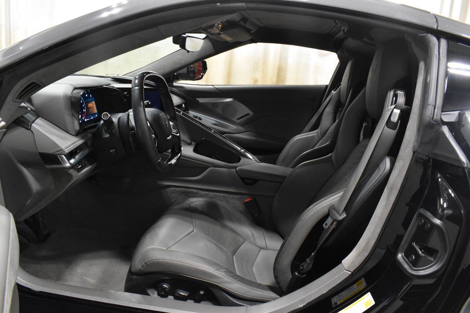 Used 2024 Chevrolet Corvette Z06 RWD image 3