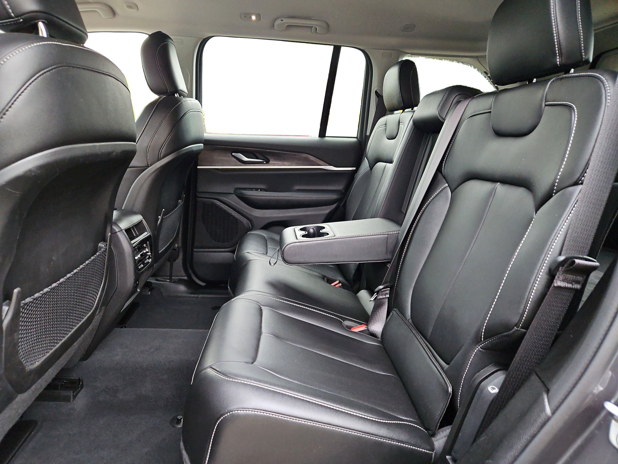 Used 2023 Jeep Grand Cherokee Limited RWD image 12