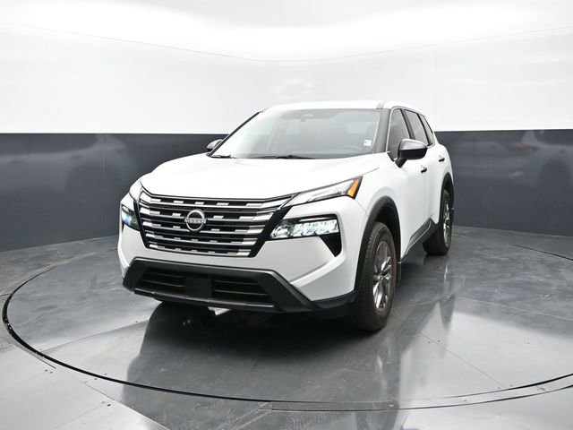 Certified 2025 Nissan Rogue S FWD image 4