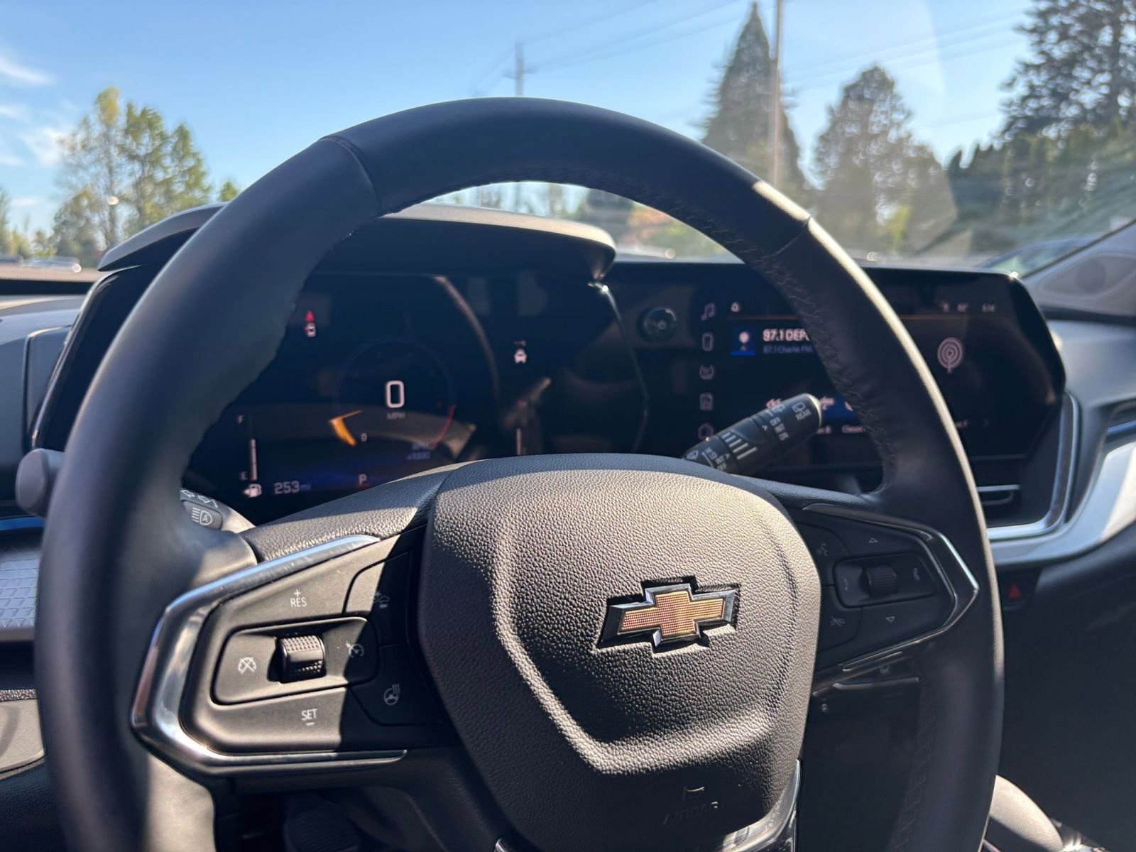 Used 2025 Chevrolet Trax LT w/ LT Convenience Package FWD image 27