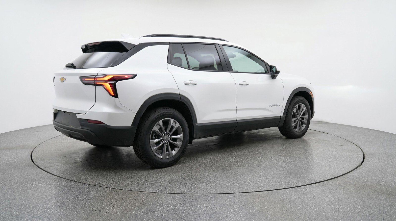 Used 2025 Chevrolet Equinox LT FWD image 9