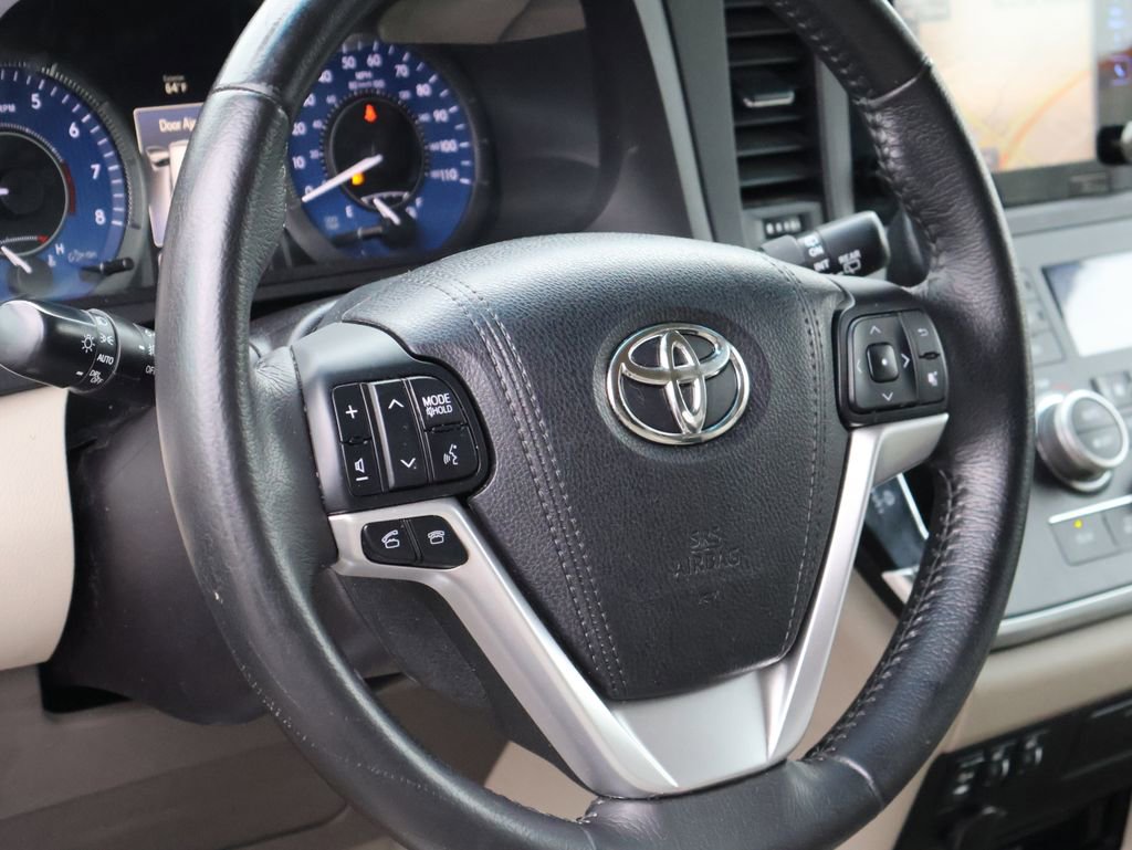 Used 2015 Toyota Sienna XLE Premium image 21