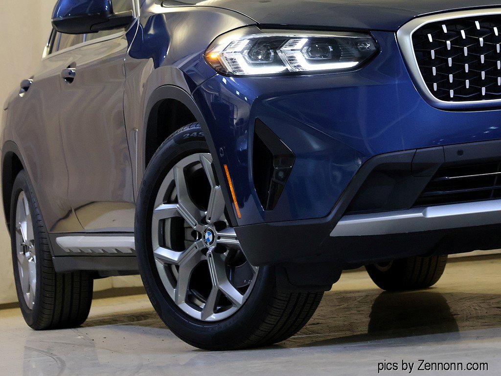 Used 2025 BMW X4 xDrive30i w/ Premium Package image 4