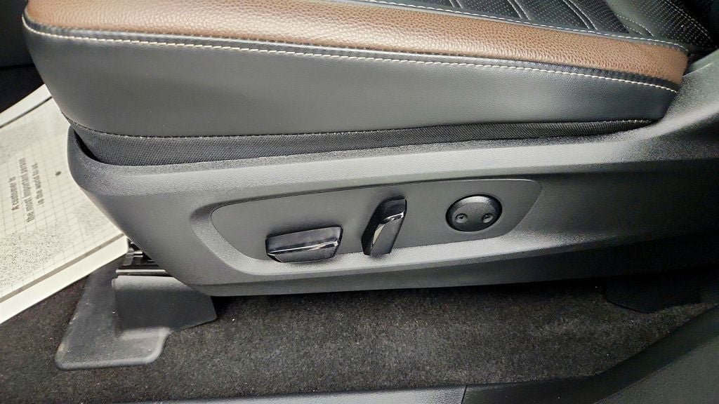 Used 2025 Nissan Pathfinder Platinum AWD/4WD image 12
