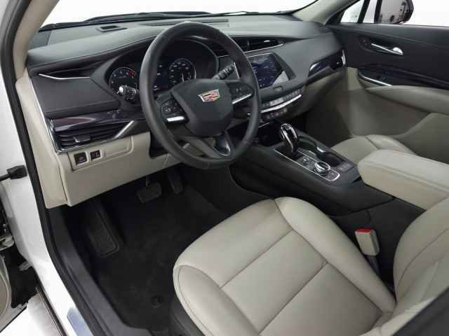 Certified 2023 Cadillac XT4 Luxury w/ Cold Weather Package image 17
