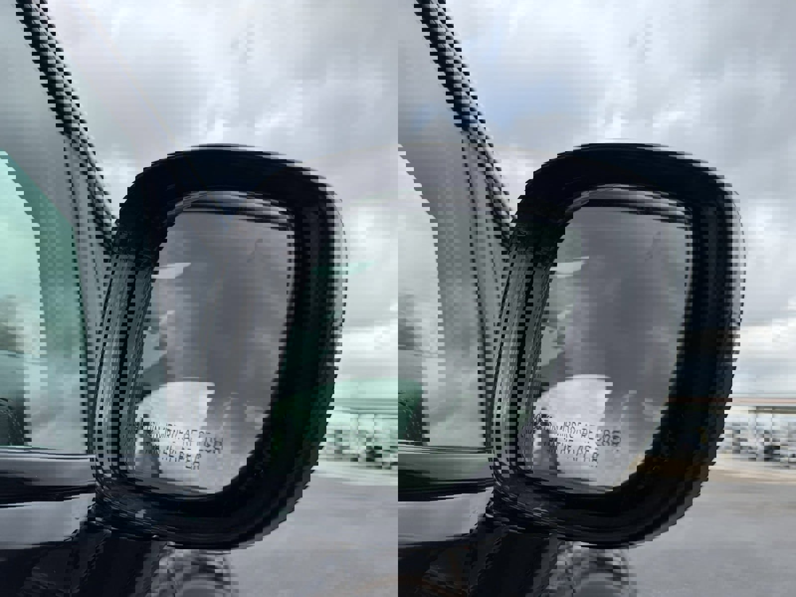 New 2026 Chrysler Pacifica Select image 5