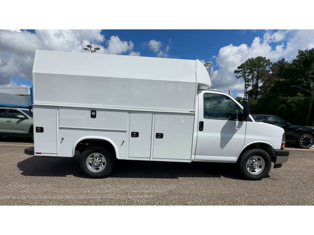 New 2025 Chevrolet Express 3500 w/ Power Convenience Package image 9
